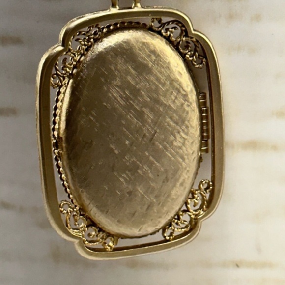 Vintage Avon Yesteryear Picture Locket Necklace in Ornate Gold Filigree - Picture 3 of 3
